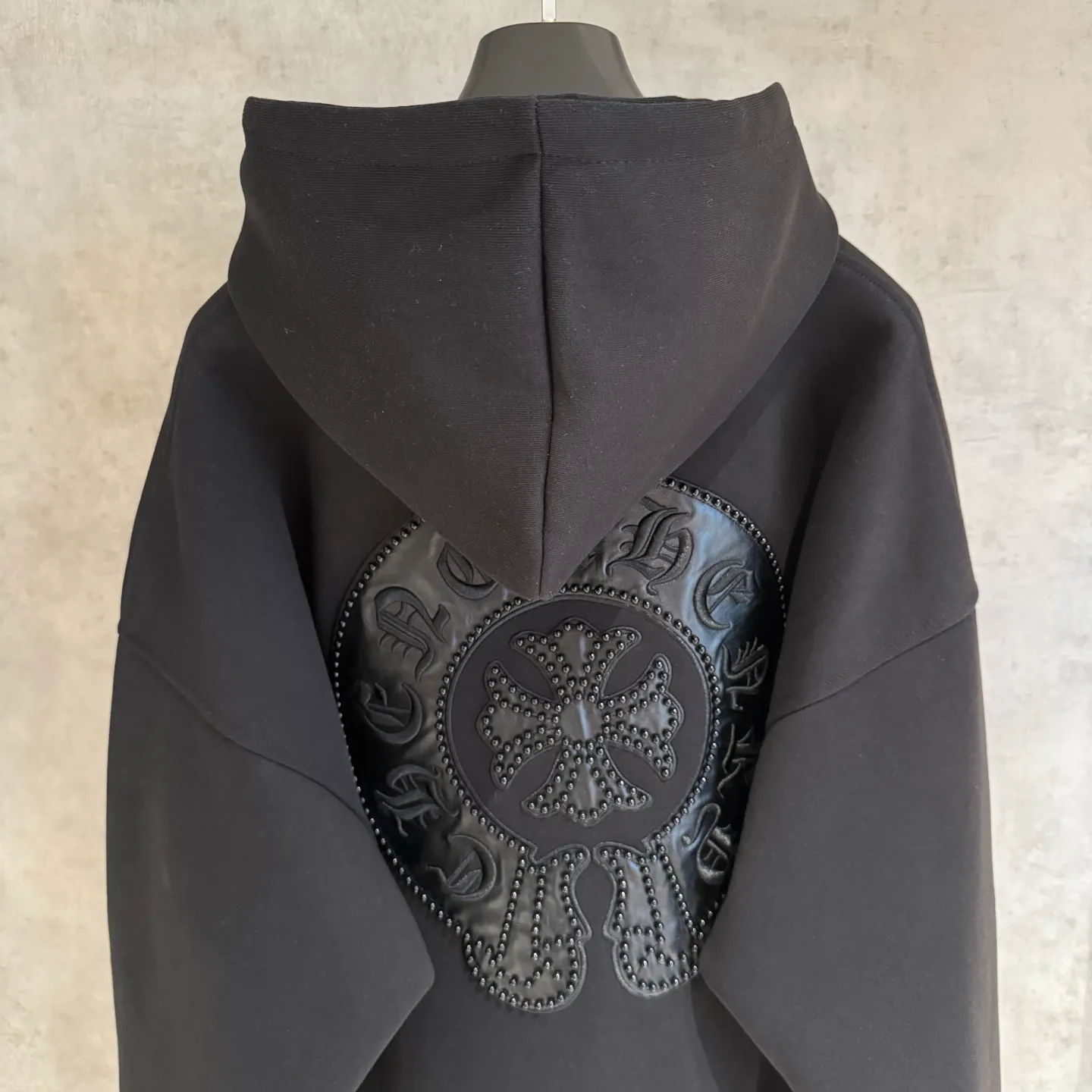 🅿️410 [Strict quality control] CH Croixin's new long-sleeved hooded sweatshirt. The fabric is made of heavy 480g double yarn fabric. Front and back embroidery➕beads. Ready-to-wear loose fit. The fabric is stiff and stylish. It does not deform or shrink. Color: black, white, floral gray. Size: M-2xl